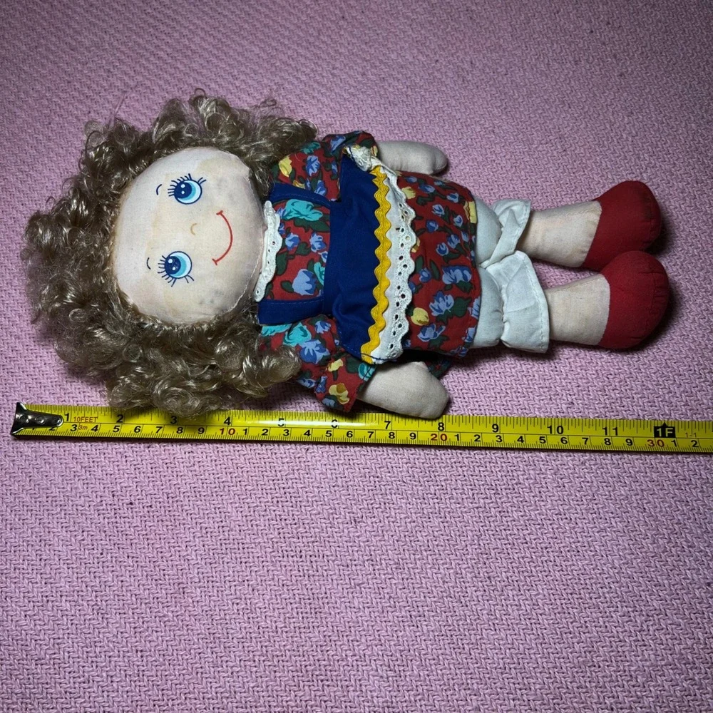 Vintage 1992 Commonwealth Toy Rag Doll Blonde Curly Hair‎ Floral Dress 12 Inch